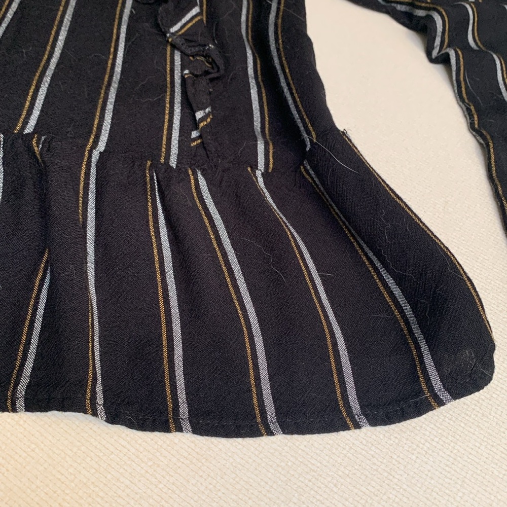 Alison Andrew’s Ruffled Blouse - Picture 5 of 8